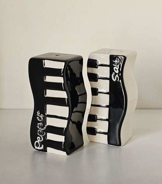 Set sale e pepe pianistico - vista frontale