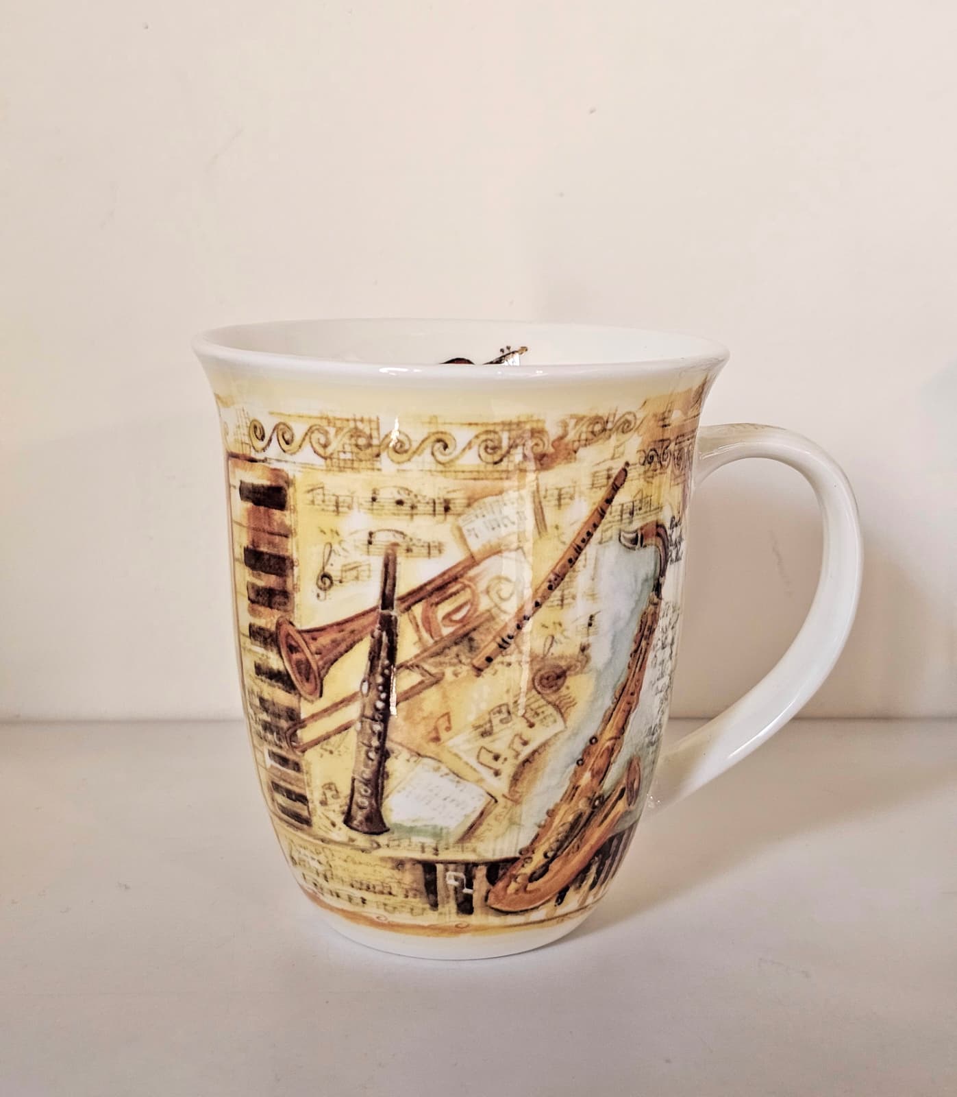 Tazza Orchestra Vintage - vista frontale con sassofono e clarinetto