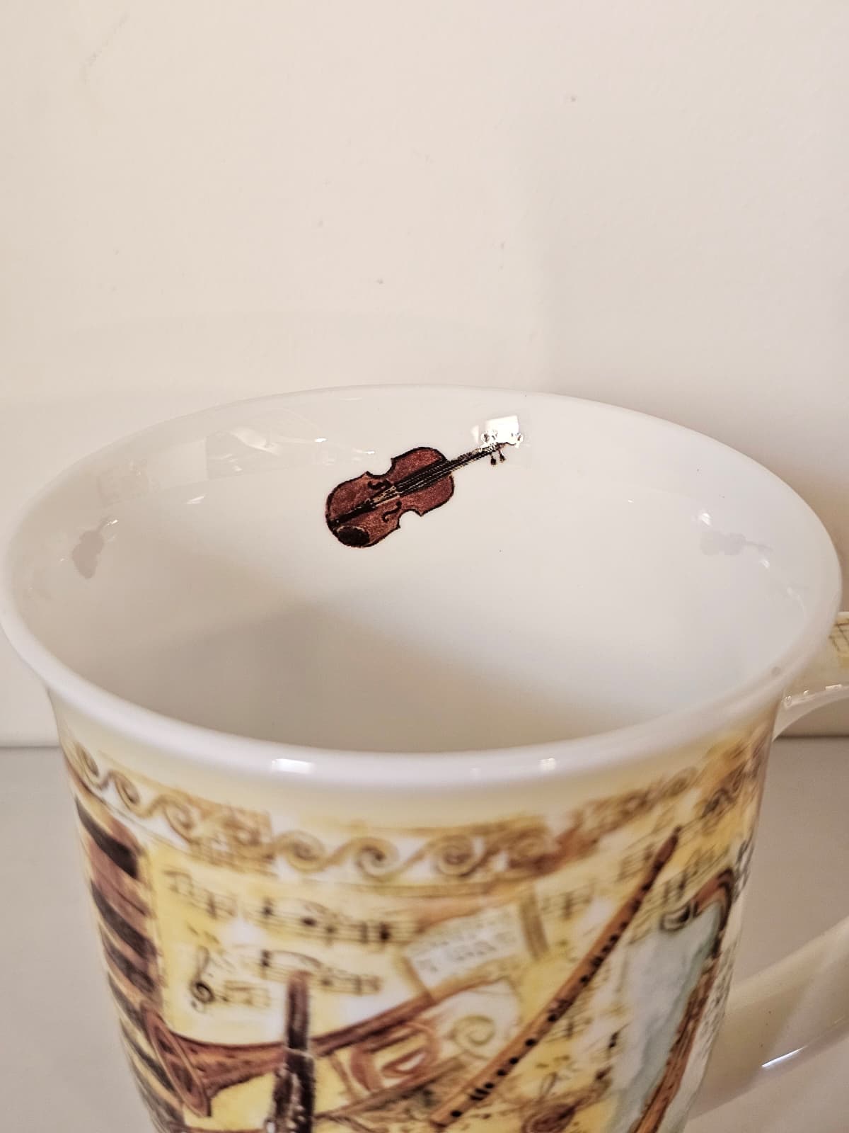 Tazza Orchestra Vintage - interno con violino dipinto