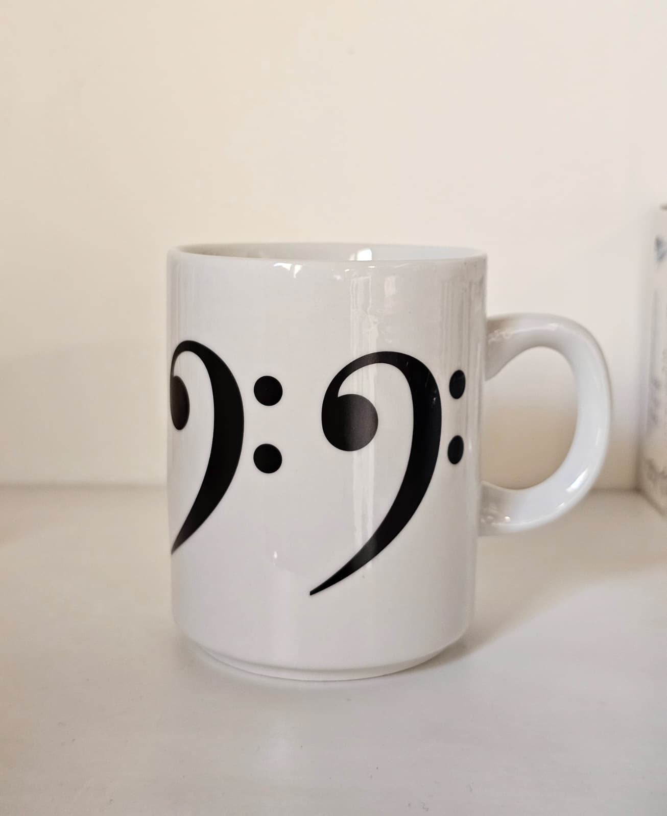Tazza Chiave di Basso - design minimalista bianco e nero