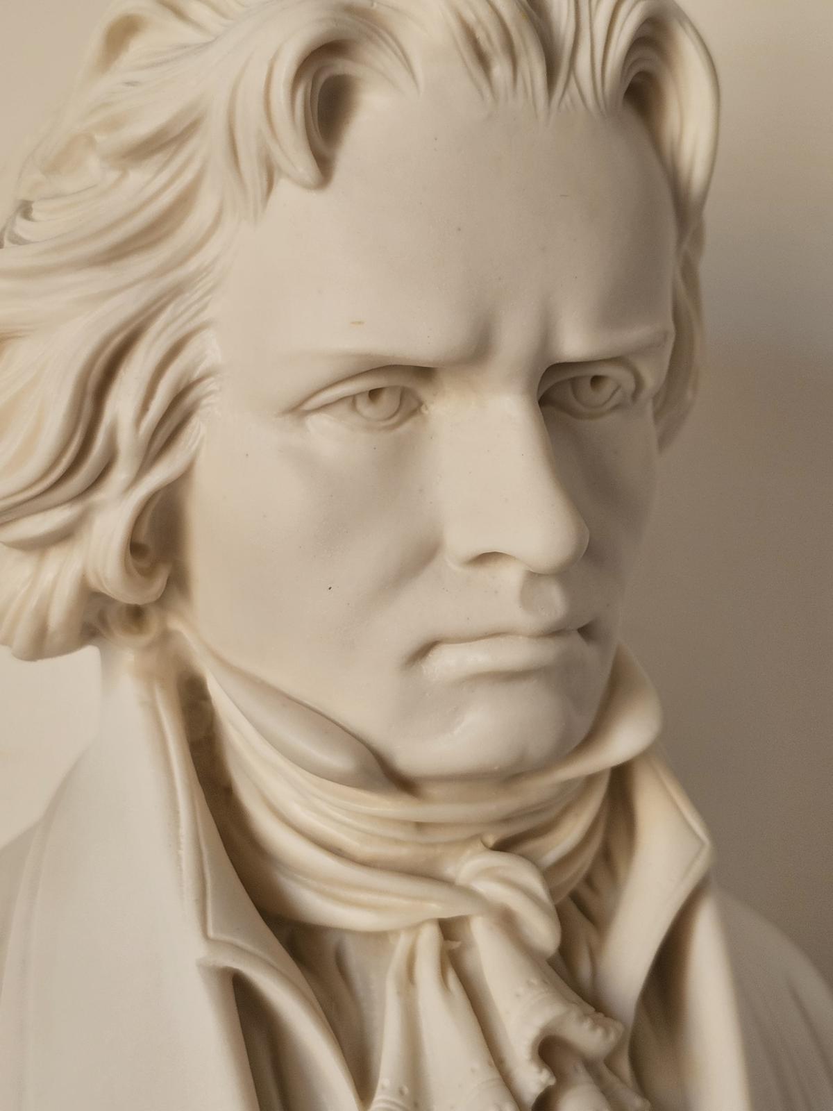 Busto Beethoven – dettaglio basamento con nome inciso
