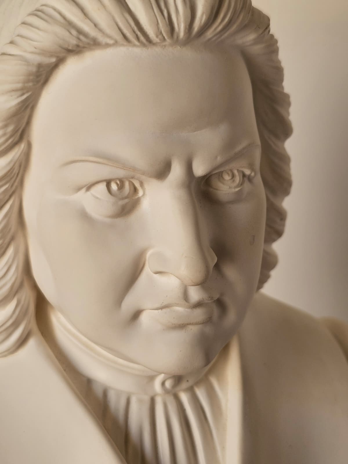 Busto Bach – firma A. Giannelli sul retro della base