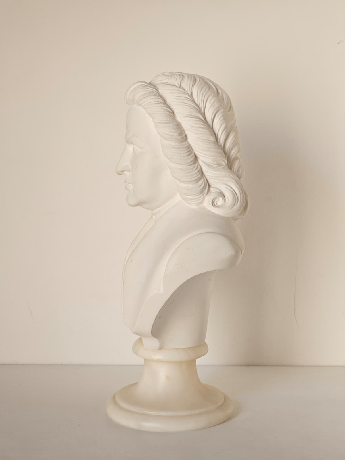 Busto Bach – vista frontale