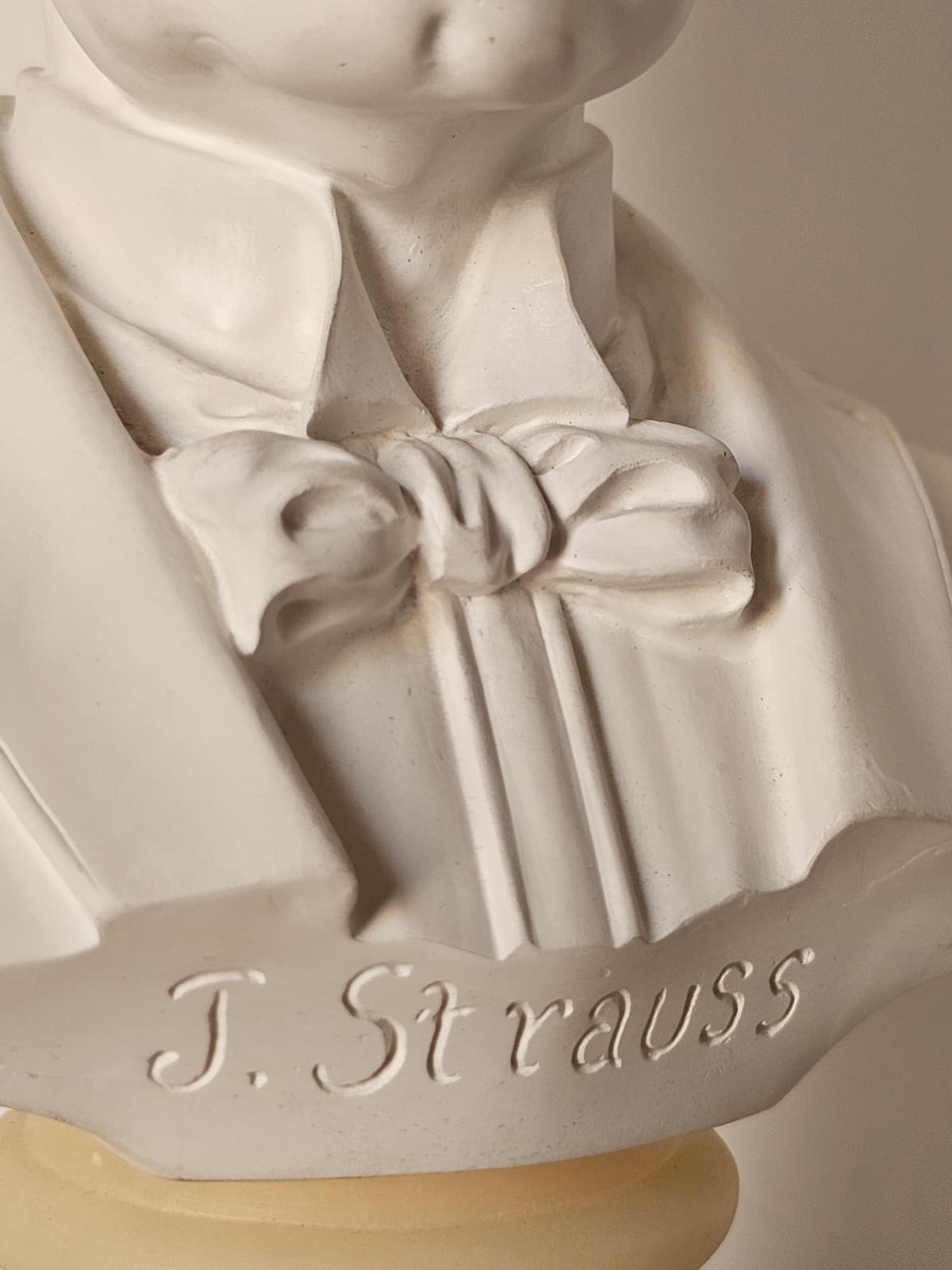 Busto Strauss – firma A. Giannelli 1972 sul retro