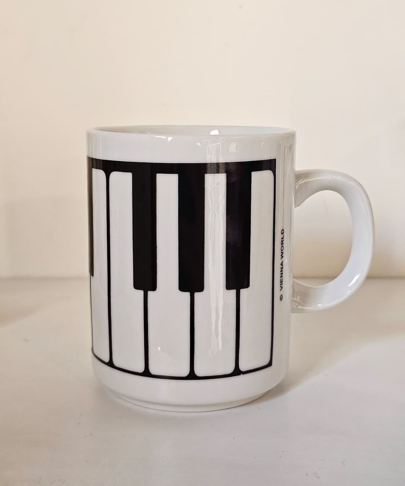 Tazza Tasti di Pianoforte - design bianco e nero Vienna World